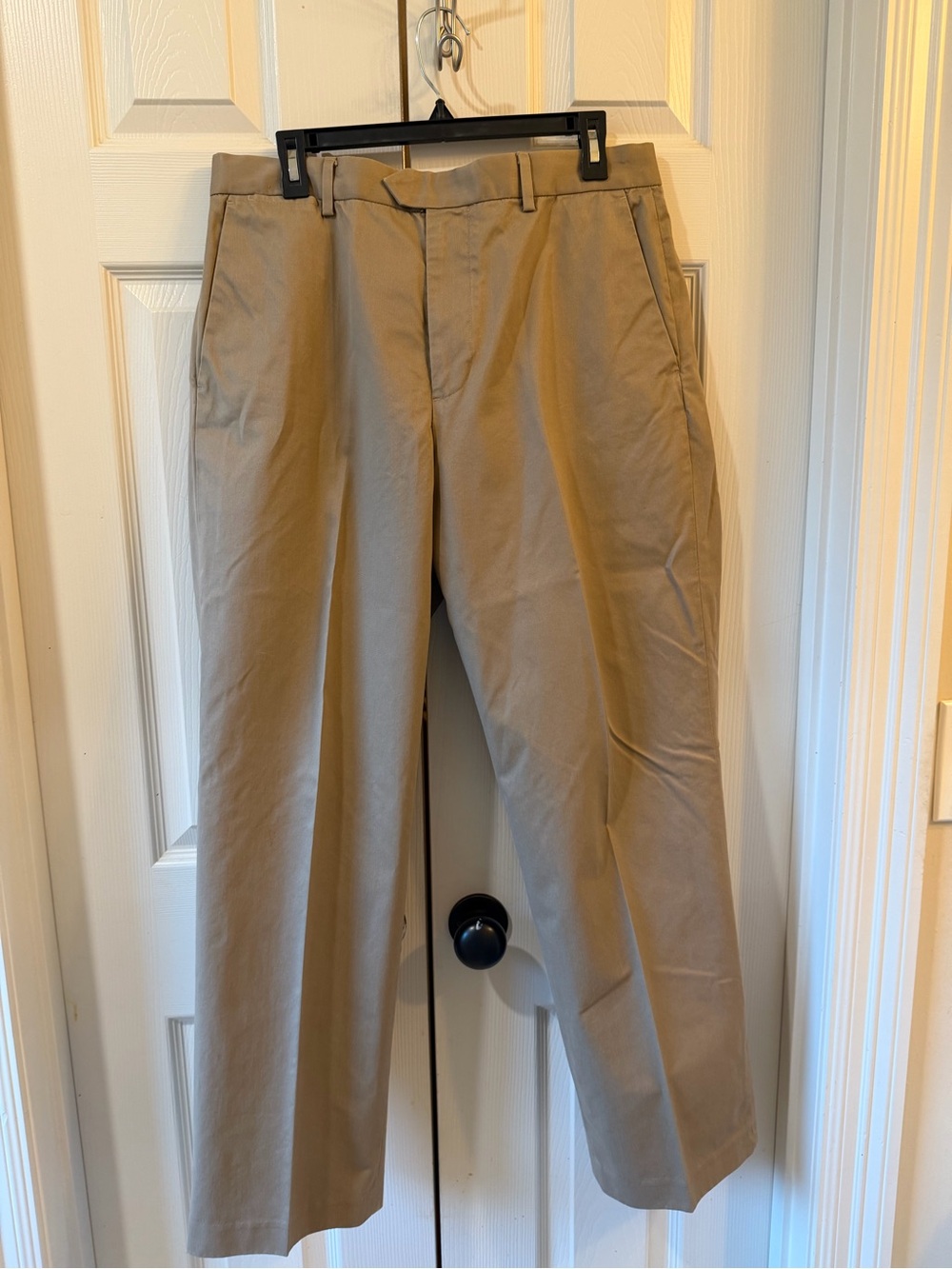 Izod Men's Classic Chino Pants in Tan - Timeless Casual Wear size 33/30